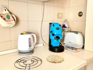 a kitchen counter with a coffee maker and a toaster at Crateri e coralli in Mascali
