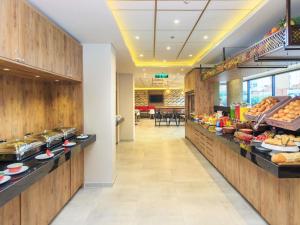a buffet line in a restaurant with food on display at ibis Cucuta in Cúcuta