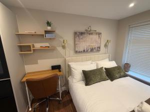 a small bedroom with a bed and a desk at Cozy Studio in Eccles - Salford, Manchester in Manchester