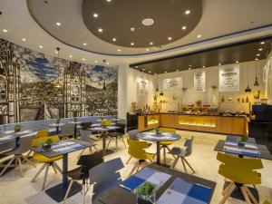 a restaurant with tables and chairs and a counter at ibis Quito in Quito