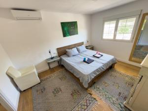 a bedroom with a bed and a table and a window at Cyclolodge in Altea