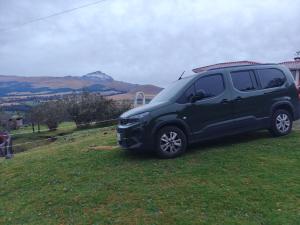 a green suv parked on a grassy field at Hangar pista36 in Hacienda Santa Rosa