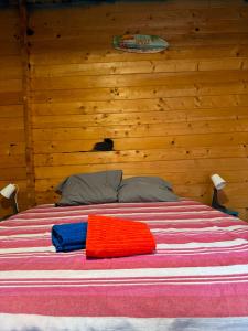 a bed with two colorful towels on top of it at Surf Camp Ecológico in Costa da Caparica +8 photos