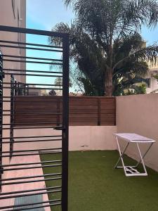 a table in a yard with a fence at "Luxe Residence" Marsa avec Parking in La Marsa
