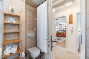 a bathroom with a toilet in a room at Zwischen Schwarzwald und Rhein in Sinzheim +31 photos