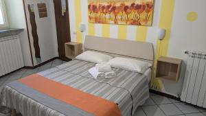 a bedroom with a bed with two towels on it at Guesthouse Sofia in Stresa