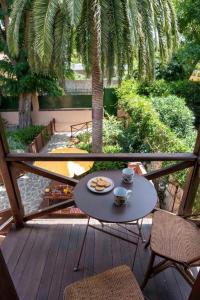 a patio with a table and chairs on a deck at Rincón de los Abanes - Finca Casa Jardín-VV in Las Lagunas