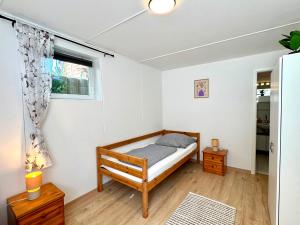 a small bedroom with a bed and a window at Garten-Apartment in Selm