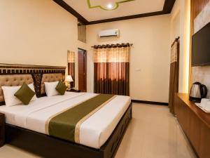 a bedroom with a large bed in a room at Radhe Shyam Resort Vrindavan By HRG Hotel Near Prem Mandir in Vrindāvan +17 photos