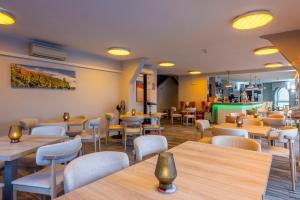a restaurant with wooden tables and chairs at Ona Los Claveles in Los Cristianos