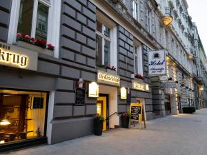 a building with signs on the side of a street at Hotel Alameda in Hamburg