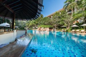 Bazén v ubytování Ravindra Beach Resort & Spa - SHA Extra Plus nebo v jeho okolí