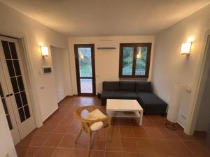 a living room with a couch and a table at Condominio Villa Helios in Cuasso Al Monte