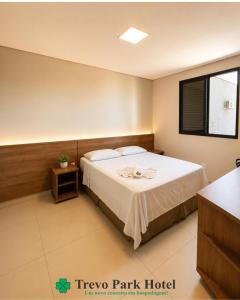a bedroom with a large bed in a room at Trevo Park Hotel in Nova Alvorada do Sul