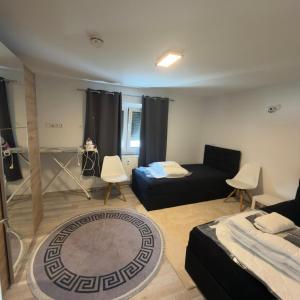 a living room with a couch and a bed and a rug at Stilvolle Wohnung im Erdgeschoss in Kolbermoor