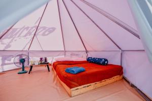 a bedroom with a bed in a tent at อาฉ่างแคมป์ Achang Camp in Mon Jam +22 photos