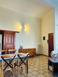 a living room with chairs and a table and a couch at Kastelia in Yéfira