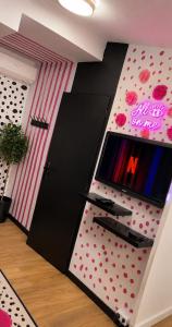 a room with a wall with red polka dots at Studio Superstar in Forbach