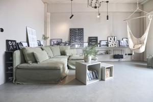 a living room with a couch and a table at Ohlerich Speicher App_ 17 in Wismar