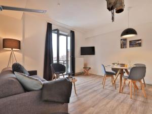 a living room with a couch and a table at Ohlerich Speicher App_ 08 in Wismar