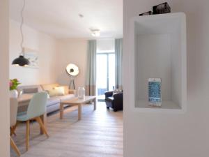 a living room with a couch and a table at Ohlerich Speicher App_ 20 in Wismar