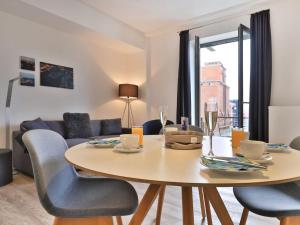 a living room with a table and chairs and a couch at Ohlerich Speicher App_ 08 in Wismar
