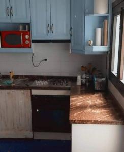 a kitchen with blue cabinets and a counter top at Casa granada in Atarfe