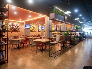 a dining room with tables and chairs in a restaurant at ibis Styles Belém do Pará in Belém