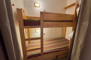 a bunk bed in a room with a bunk bed in a room at Appart T2 pers Risoul Proche pistes in Risoul +7 photos