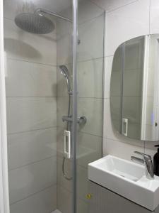 a bathroom with a shower and a sink and a mirror at Habitación Manzanilla in Sanlúcar de Barrameda +7 photos