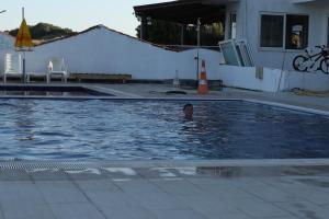a person swimming in a swimming pool at Hakan Pension in Merdivenlikuyu