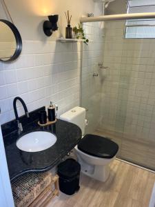 a bathroom with a sink and a toilet at Casa aconchegante em Aracaju na Aruana in Aracaju +37 photos