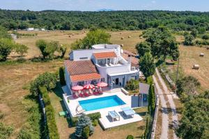 an aerial view of a house with a swimming pool at Villa Bella by Villa Plus in Svetvinčenat