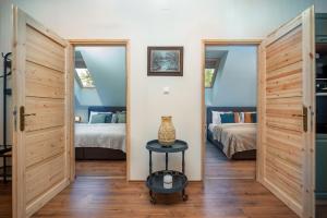 a room with two beds and a room with two doors at Rita Apartman in Balatonföldvár