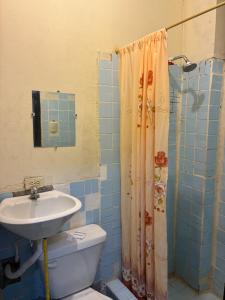 a bathroom with a sink and a toilet and a shower at Auto Hostal Jaramisol in Jaramijó +21 photos