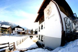 Family Friendly Chalet - Central with Beautiful Mountain Views v zime