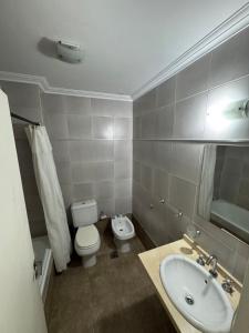 a bathroom with a toilet and a sink at Río Victoria in Victoria