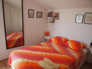 Ένα ή περισσότερα κρεβάτια σε δωμάτιο στο Perla Vacation Home