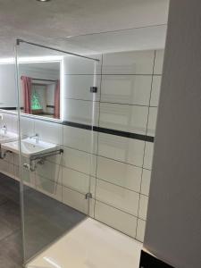 a bathroom with two sinks and a mirror at Auf der Woad in Tittmoning
