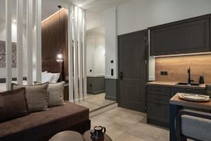 Virtuve vai virtuves zona naktsmītnē Kosmitis Suites Athens