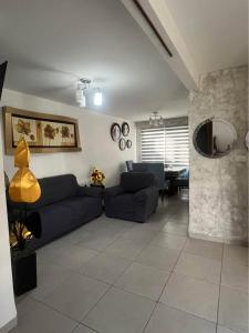 a living room with a couch and a table at Alojamiento el Toro in Gómez