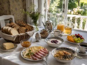 a table with plates of food on a table at Villa Fridhem, Härnösand in Härnösand