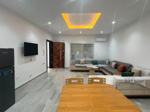 a living room with a couch and a table at Horizon yasmine in Yasmine