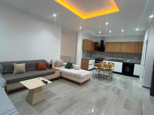 a living room with a couch and a table at Horizon yasmine in Yasmine