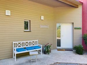 a white bench sitting outside of a house at Le Domaine d'Elissois in Saint-Nicolas-de-Redon