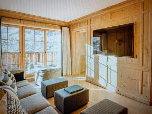a living room with a couch and a tv at Valley View Residence in Sankt Anton am Arlberg