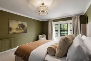 a bedroom with a large bed and a window at The Tavern in Buchlyvie