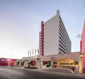 a large white building with a street in front of it at Gamma Merida El Castellano in Mérida