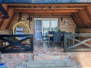 a patio with a table and chairs on a house at Vila Andreoni,na obali Dunava in Kovin