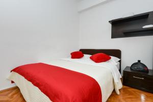 Postel nebo postele na pokoji v ubytování Roman Forum Apartments
